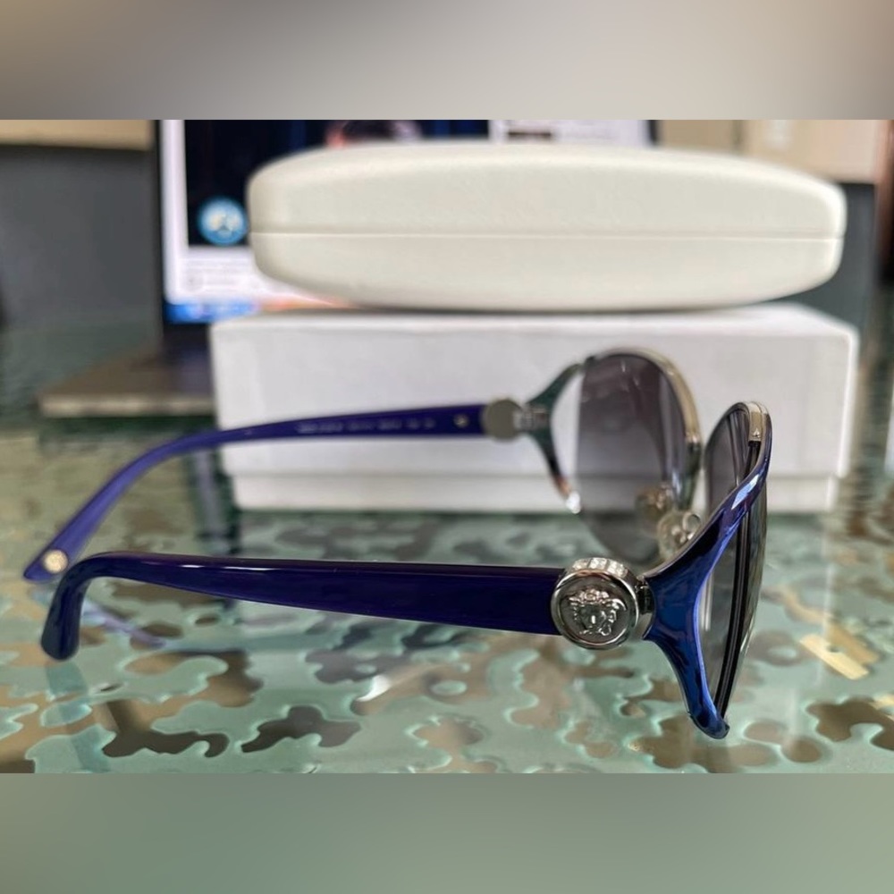 Versace sunglasses women’s used in the box blue frame/gray glass - Picture 2 of 7